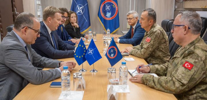 Sorensen takoi edhe komandantin e KFOR-it në vizitën e tij në Prishtinë