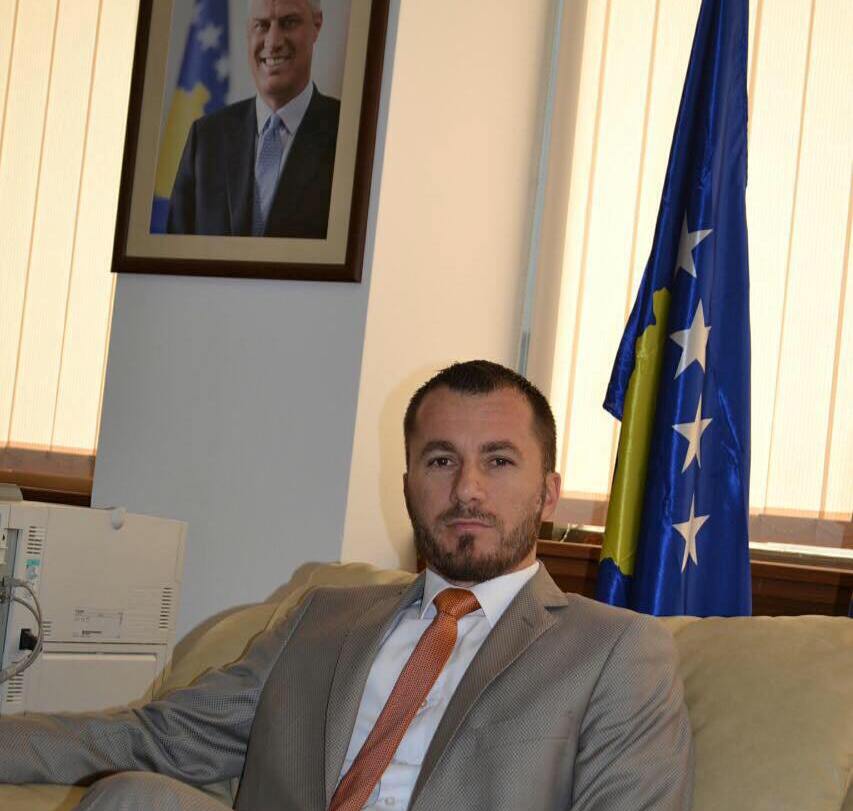 Gashi: Serbia ka nxjerrë në skenë këlyshët e saj vetëm dy muaj para verdiktit final të drejtësisë për çlirimtarët