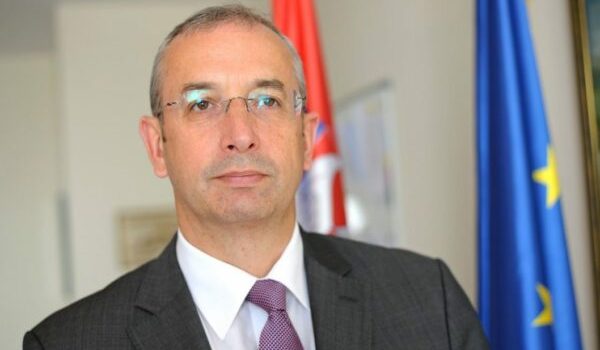 Ish- ambasadori Davenport propozon marrëveshje sigurie mes Britanisë dhe Kosovës