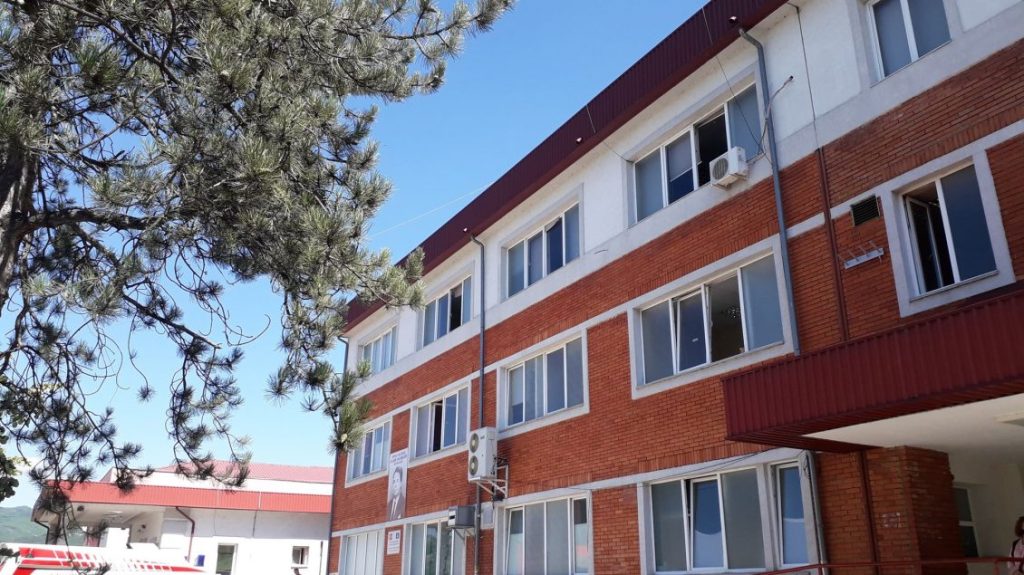 Oda e Infermierëve kërkon hetim për sulmin ndaj punëtorëve të Spitalit të Mitrovicës