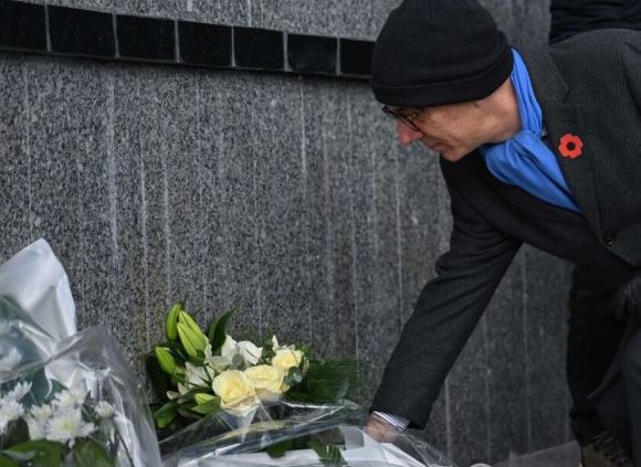 Ambasadori gjerman nderon viktimat e Masakrës së Reçakut