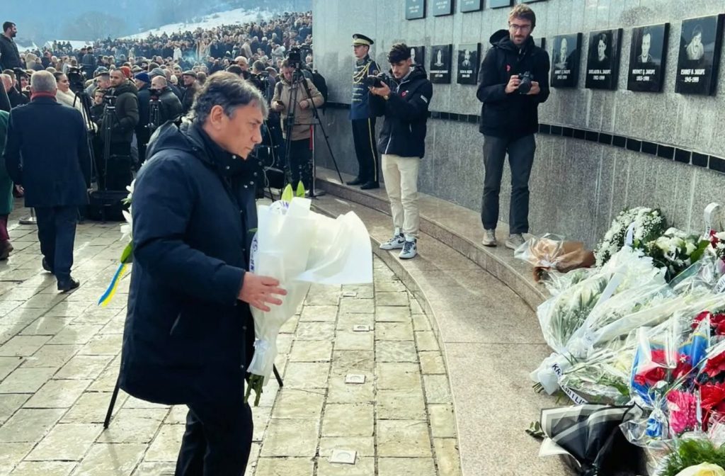 Ambasadori italian, homazhe në Reçak: Angazhimi për drejtësi vazhdon