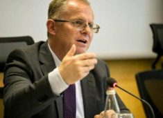 Bislimi: Nesër fillon zbatimi i Ligjit për të huajt dhe Ligjit për automjetet