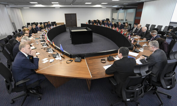 Ligji për të huajt dhe për automjete, Kurti i fton ambasadorët, iu flet edhe për “integrimin e shëndetësisë e arsimit”