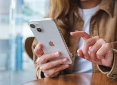 Apple paralajmëron: iPhone-t janë nën sulm nga hakerë “të sofistikuar” që hyjnë fshehurazi në pajisje