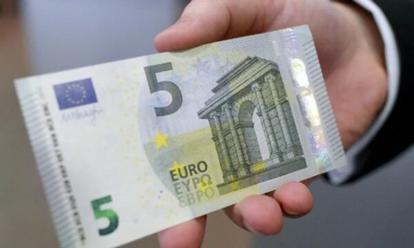 I ofroi 5 euro ryshfet policit në Vërmicë, arrestohet i dyshuari