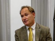 Ambasadori suedez bën thirrje për formim të shpejtë të qeverisë: Marrëveshjet me Serbinë duhet të zbatohen