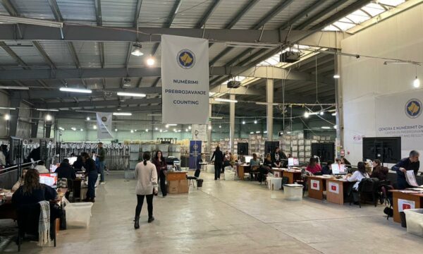 19 komuna përfunduan procesin në QNR, shtohet numri i tavolinave për rinumërim