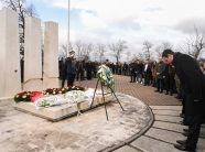 Kurti bëri homazhe me rastin e përvjetorit të 45-të të vrasjes së Jusuf e Bardhosh Gërvallës