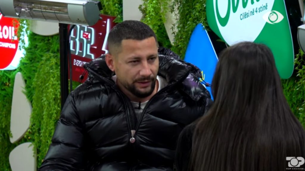 “Mami po mbante nënën e vdekur në krahë…”/ Flori RRËQETH teksa rrëfen…