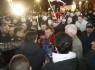 Protesta në Tiranë përpara kryeministrisë, tensione mes protestuesve dhe policisë
