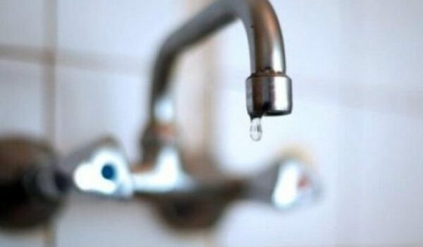 Raportohet se rreth 700 shtëpi në Podujevë kanë mbetur pa ujë tash e 30 orë, KRU s’jep përgjigje për situatën