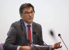 kryeziu:-kandidatet-po-distancohen-por-veshtire-te-besohet-se-komisioneret-kane-manipuluar-nga-simpatia-apo-dashuria