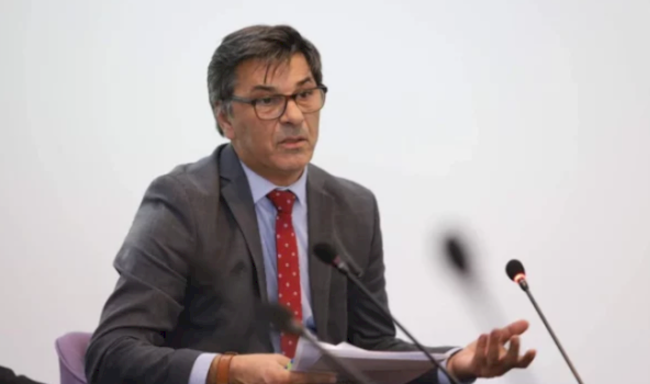 kryeziu:-kandidatet-po-distancohen-por-veshtire-te-besohet-se-komisioneret-kane-manipuluar-nga-simpatia-apo-dashuria