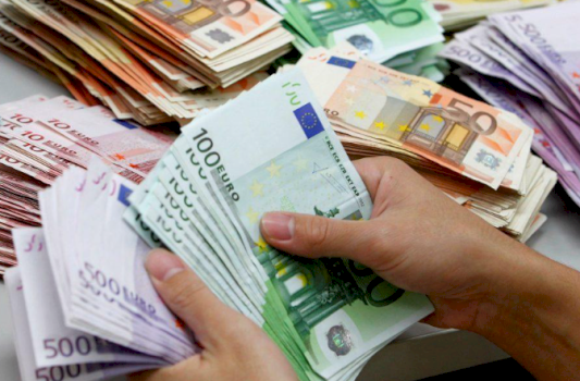 ministria-konfirmon-se-rritja-e-pages-minimale-ne-sektorin-privat-ka-hyre-ne-fuqi,-nga-korriku-do-te-jete-500-euro