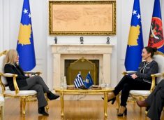 osmani-takohet-me-ambasadoren-greke,-flasin-per-zhvillimet-e-fundit-ne-kosove