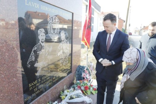 perkujtohen-deshmoret-e-kombit-sami-gashi-dhe-afrim-hajrizi