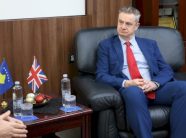 ambasadori-britanik:-rinumerimi-barte-rreziqe-sa-i-perket-afateve,-me-rendesi-qe-presidenti-te-zgjidhet-me-kohe