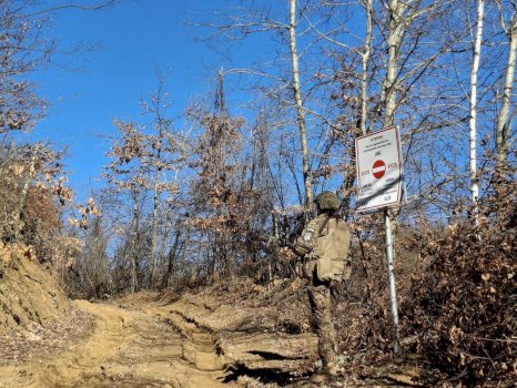 ushtaret-letoneze-patrullojne-ne-veri-te-kosoves