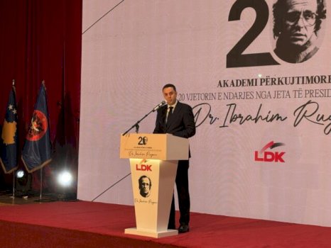 abdixhiku-ne-akademine-perkujtimore-per-rugoven:-ai-nuk-e-kerkoi-kurre-rolin-e-heroit,-por-historia-ia-dha-rolin-e-themeluesit