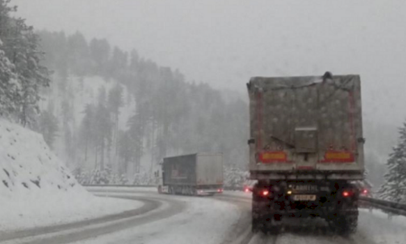 kamioni-doli-nga-rruga,-humb-jeten-afer-kriva-pallankes-se-maqedonise-56-vjecari-nga-kosova