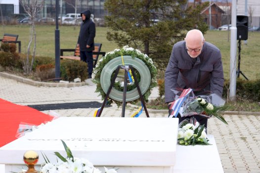 ambasadori-francez:-rugova,-burreshtetas-vizionar,-arkitekt-i-paqes