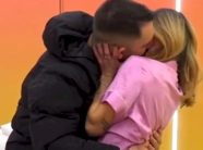 ndodh-puthja-e-pare-ne-bbv5/-keta-banore-shkembejne-puthje-pasiononte