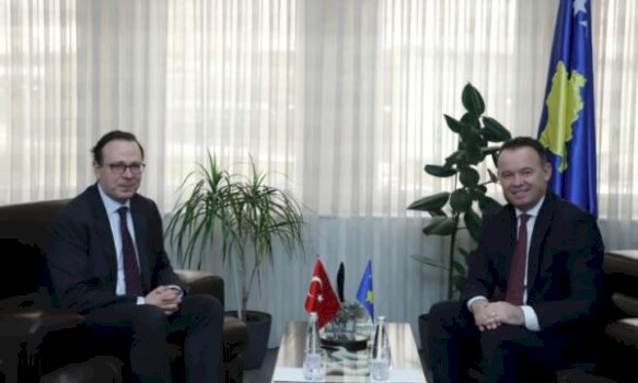 peci-takon-ambasadorin-turk,-diskutohen-investimet-e-huaja-ne-mitrovice