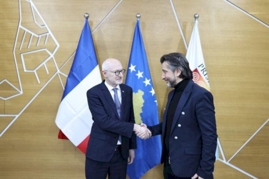 kryetari-i-prishtines-takon-ambasadorin-francez,-diskutohet-forcimi-i-bashkepunimit-dypalesh