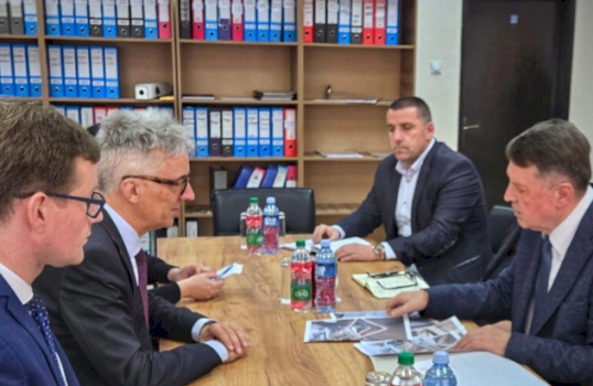 ambasadori-rudolph,-viziton-kater-komunat-ne-veri-te-vendit