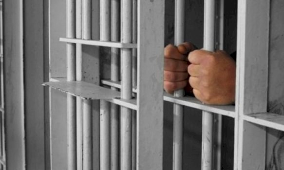 1-muaj-paraburgim-per-te-dyshuarin-qe-tentoi-ta-vrase-ish-bashkeshorten-ne-peje