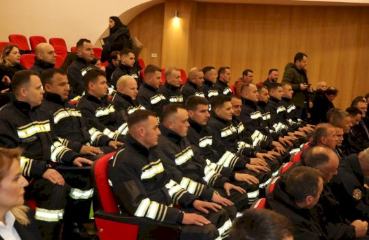 diplomojne-21-kadetet-qe-perfunduan-trajnimin-profesional-per-zjarrfikes