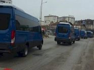 furgonet-e-policise-nisen-nga-prizreni-me-numer-rekord-te-arrestuarish
