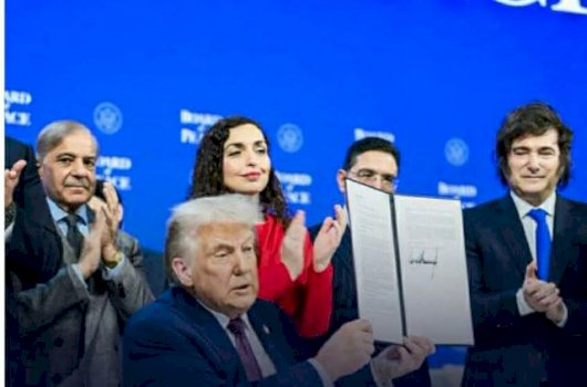 “presidenti-i-paqes”,-shtepia-e-bardhe-ndan-foton-e-trumpit-ku-shihet-edhe-osmani