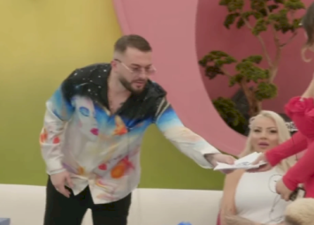 limi-ua-merr-biletat-e-kthimit-pese-banoreve-dhe-ia-dhuron-ato-albes,-si-avantazh-pasi-u-zgjodh-kapiten