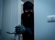 arriti-te-merrte-rreth-200-euro-nga-nje-lokal-ne-podujeve,-arrestohet-shtetasi-serb