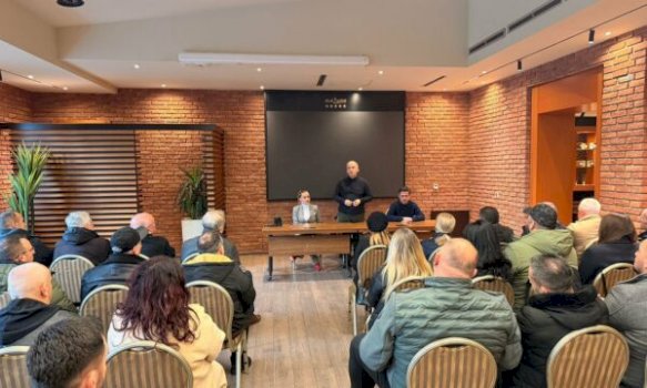 muhaxheri-mbledh-kryesine-e-deges-nje-jave-para-kuvendit-te-ldk’se,-njoftimi:-shumica-e-mbeshtet-abdixhikun