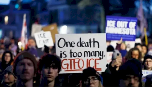 nje-i-vdekur-pas-te-shtenave-ne-minneapolis-qe-perfshinin-agjente-te-imigracionit-te-ice