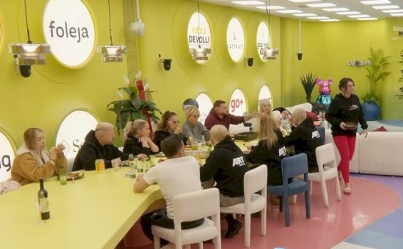 limi-i-bertet-albes,”qepe-gojen”-–-ajo-plas-ne-vaj-dhe-le-buken-ne-gjysme