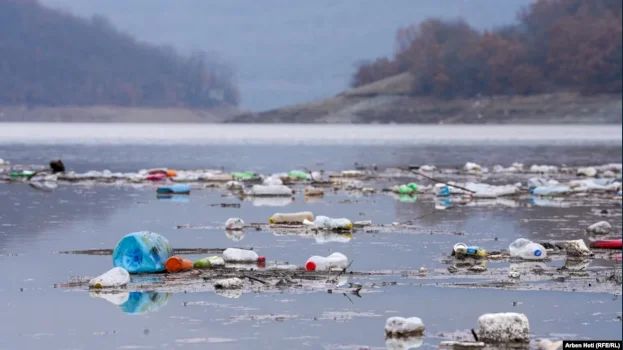 mbeturinat-pushtojne-liqenin-e-badocit