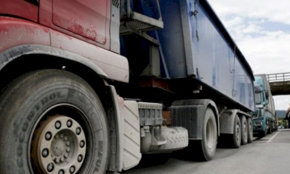 qkmk:-nga-neser-nderpritet-qarkullimi-i-kamioneve-ne-te-gjitha-pikat-kufitare-me-serbine