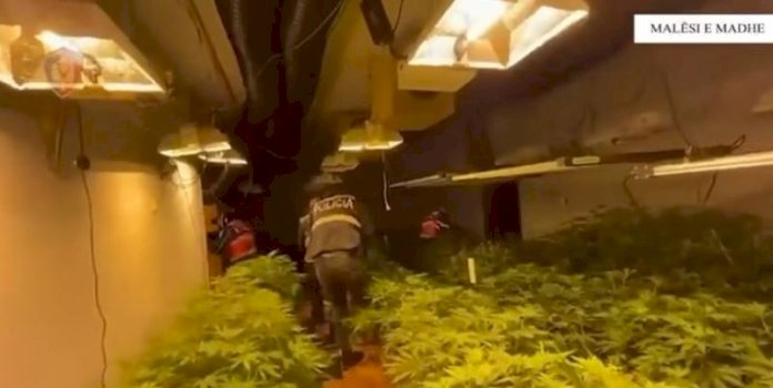 zbulohen-“shtepite-e-barit”-ne-malesi-te-madhe,-pese-persona-ne-pranga