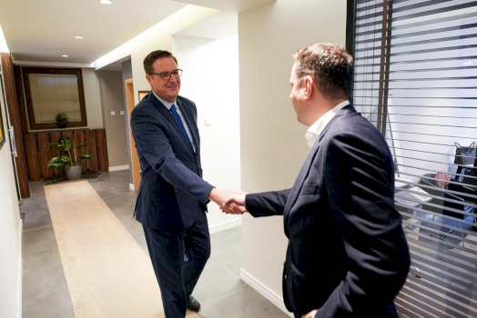 lumir-abdixhiku-pret-ne-takim-njoftues-ambasadorin-e-ri-te-sllovenise-ne-kosove