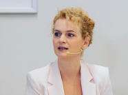 kusari-propozon-qe-edhe-kosova-ta-ndaloje-me-ligj-perdorimin-e-mediave-sociale-per-femijet-nen-moshen-16-vjecare