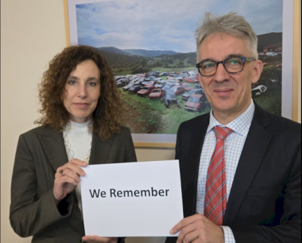 ambasada-gjermane-ne-kosove-perkujton-viktimat-e-holokaustit:-te-mos-harrojme-kurre-aushvicin