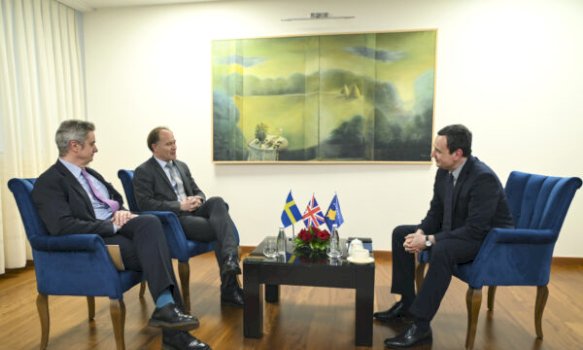 kurti-priti-ne-takim-te-perbashket-ambasadorin-e-suedez-dhe-britanik