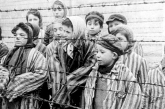 ambasada-e-shba-se-ne-prishtine-kujton-viktimat-e-holokaustit:-angazhohemi-per-te-verteten