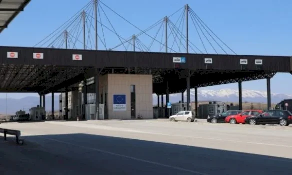 bllokimi-i-kompanive-kosovare-nga-protesta,-ambasada-ne-shkup-del-me-njoftim