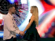 vellai-i-selin-vjen-ne-shtepi-dhe-zgjedh-te-takoje-te-motren,-greta-‘thyen’-rregullat-dhe-i-‘rremben’-nje-perqafim