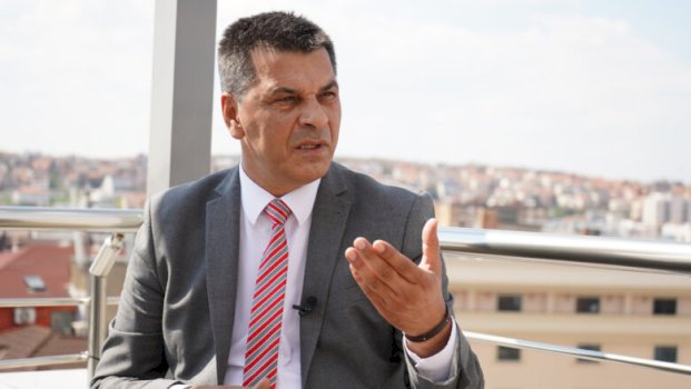 kryeziu:-humanizmi-po-perdoret-si-arme-dhe-empatia-si-mjet-presioni-ndaj-gazetarit-kushtrim-sadikut